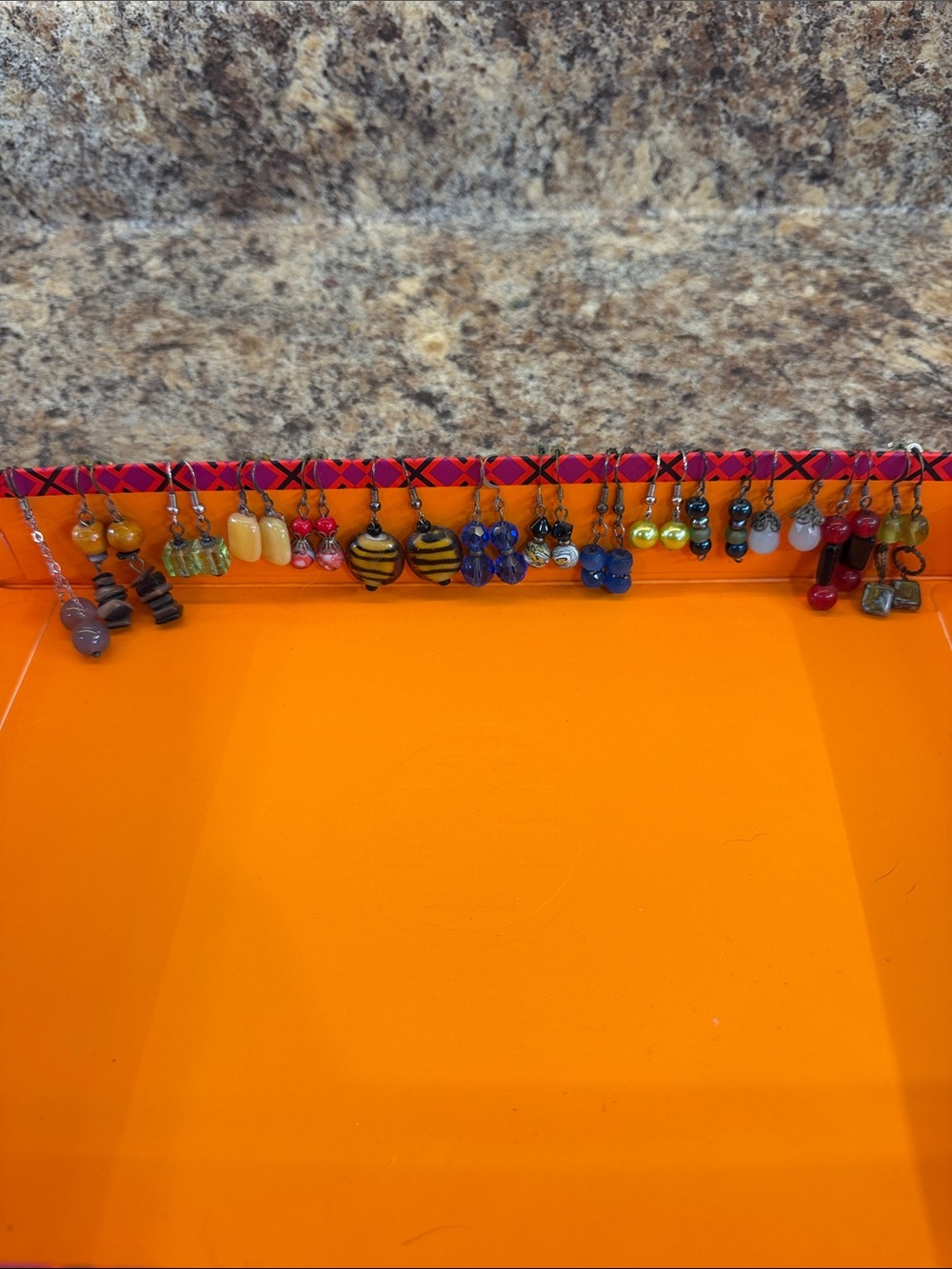Assorted dangle earrings. 14 sets.
